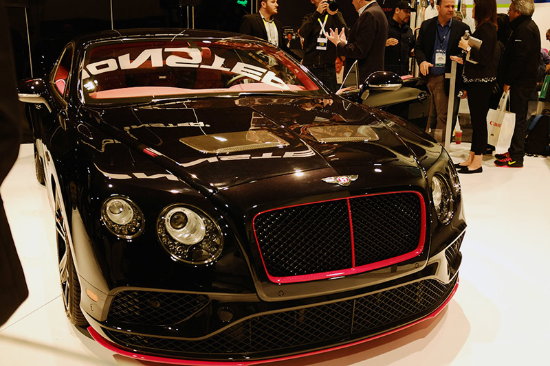 之前的聲學廠商魔聲也善用豪車戰略，這次是賓利，但內涂裝成了黑紅色，這是monster的主色調。