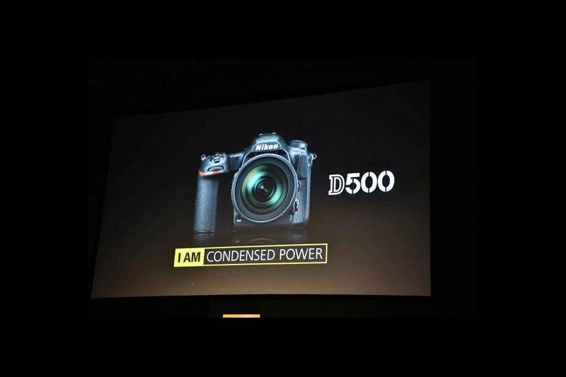 尼康在CES2016上正式發布旗艦級FX格式單反相機D5，DX格式旗艦機D500以及首款360度全景運動相機KEYMISSION360。