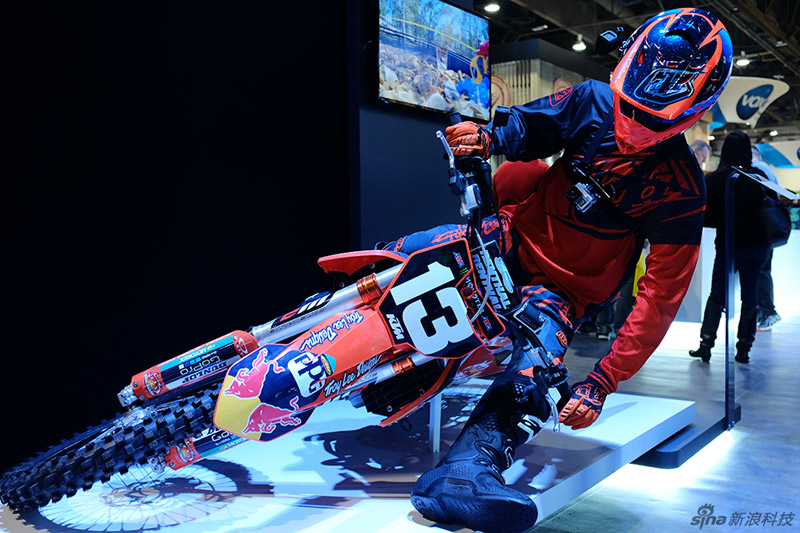 雖然不能真的在場館里跑，但表演者也是很努力了。